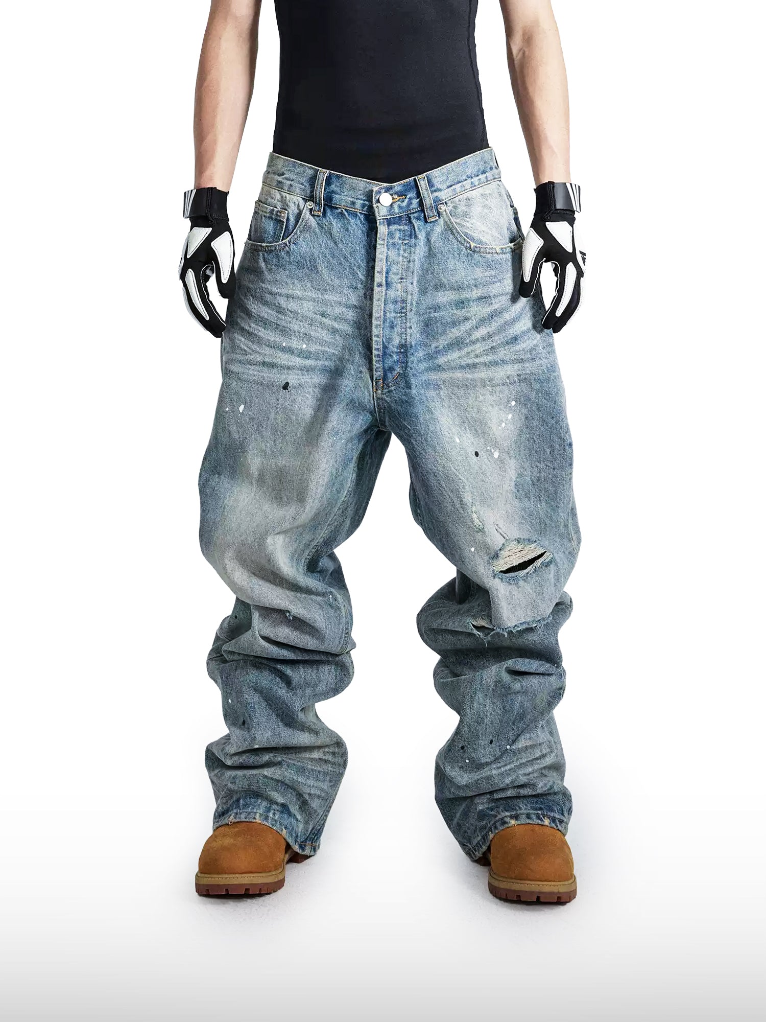 Jeans mit Farbklecksen