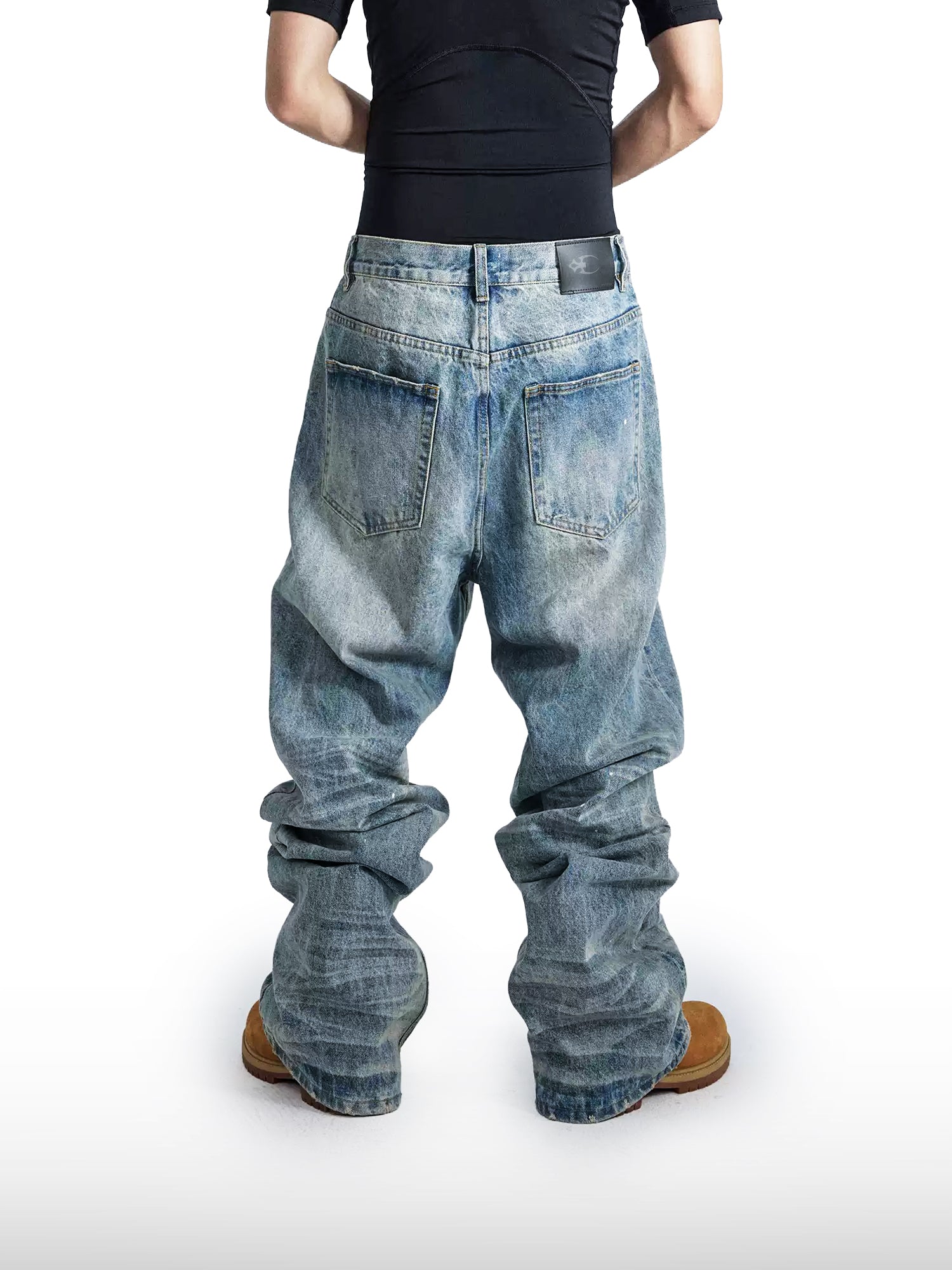 Jeans mit Farbklecksen