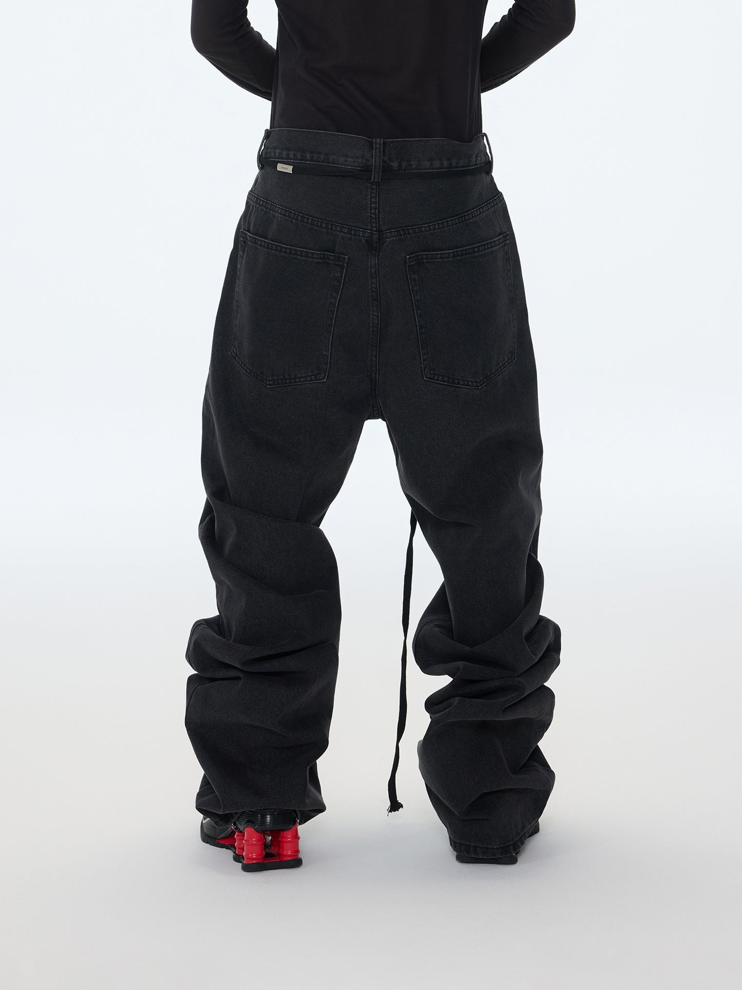 Drapierte schwarze Jeans