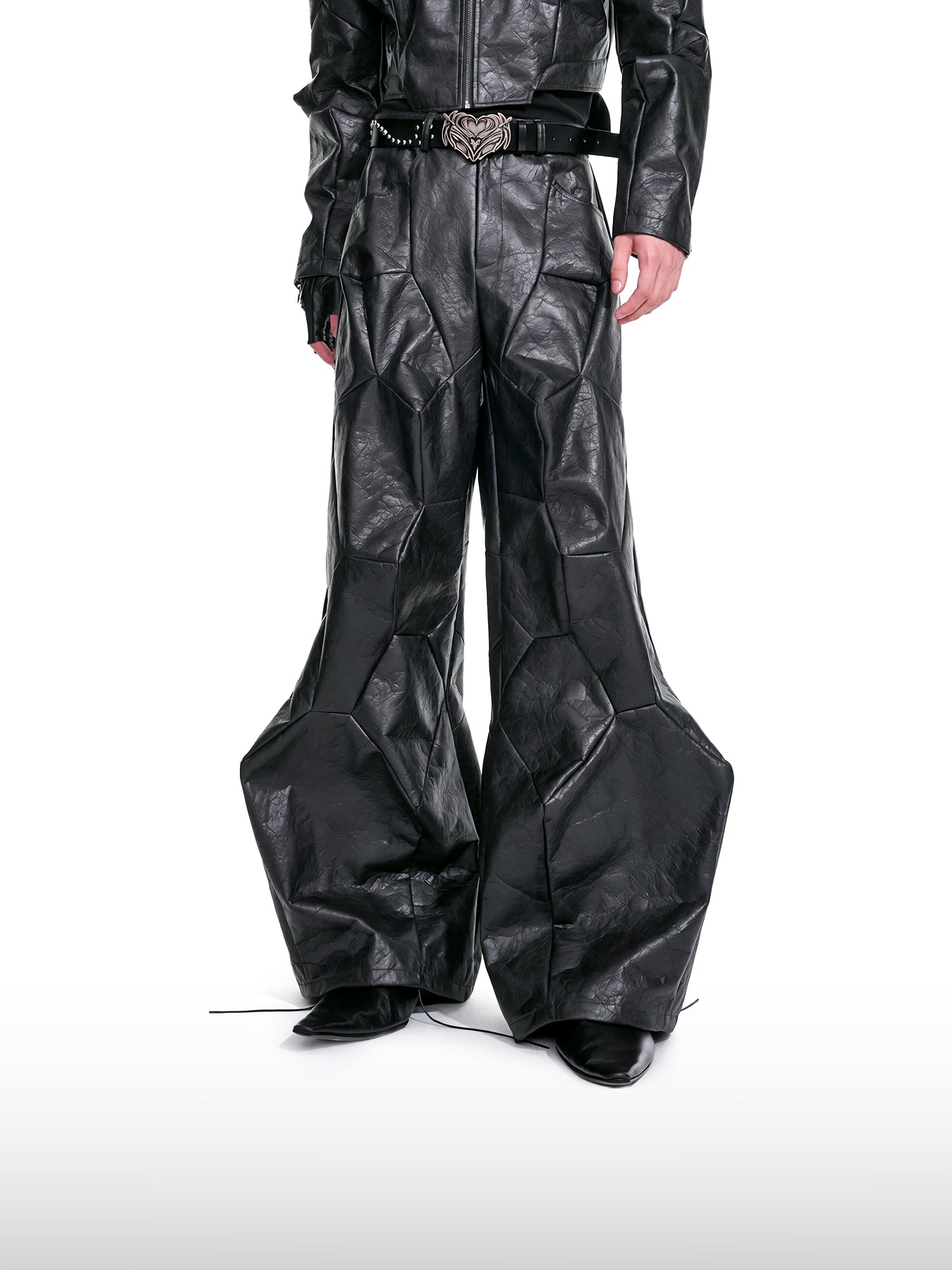 Geometrische Lederhose mit Paneelen