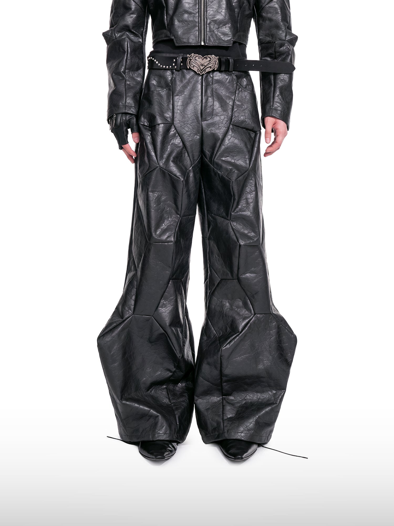 Geometrische Lederhose mit Paneelen