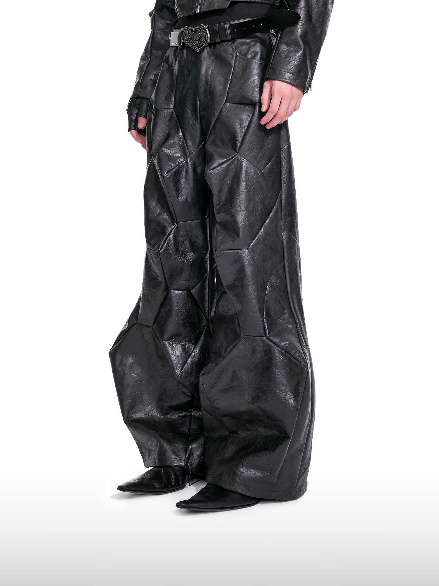 Geometrische Lederhose mit Paneelen