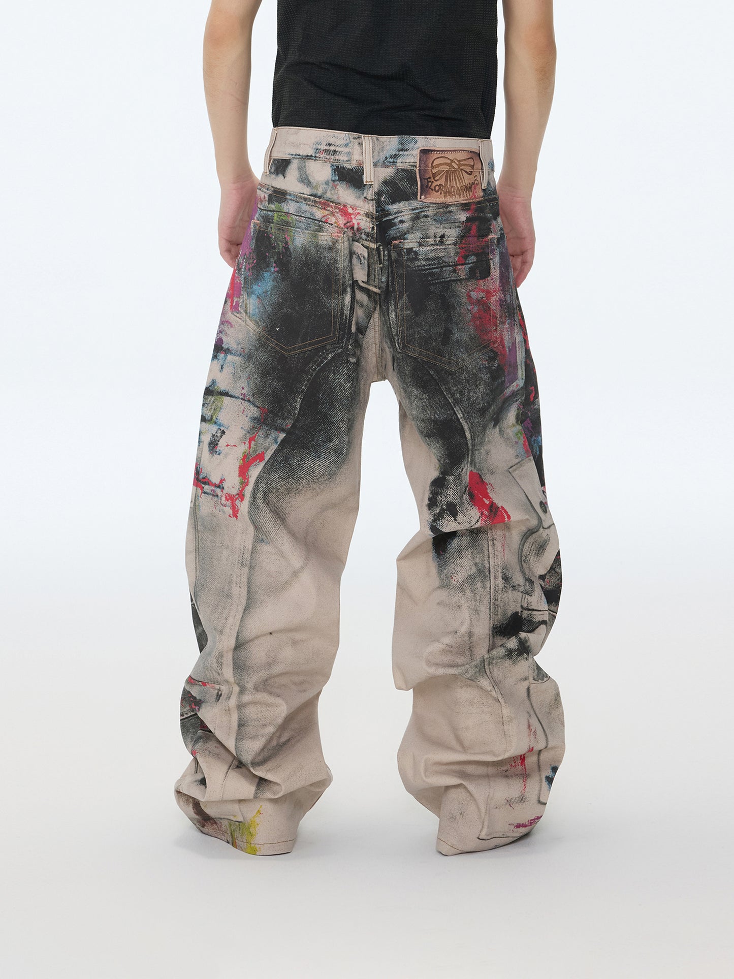 Jeans mit Graffiti-Waschung