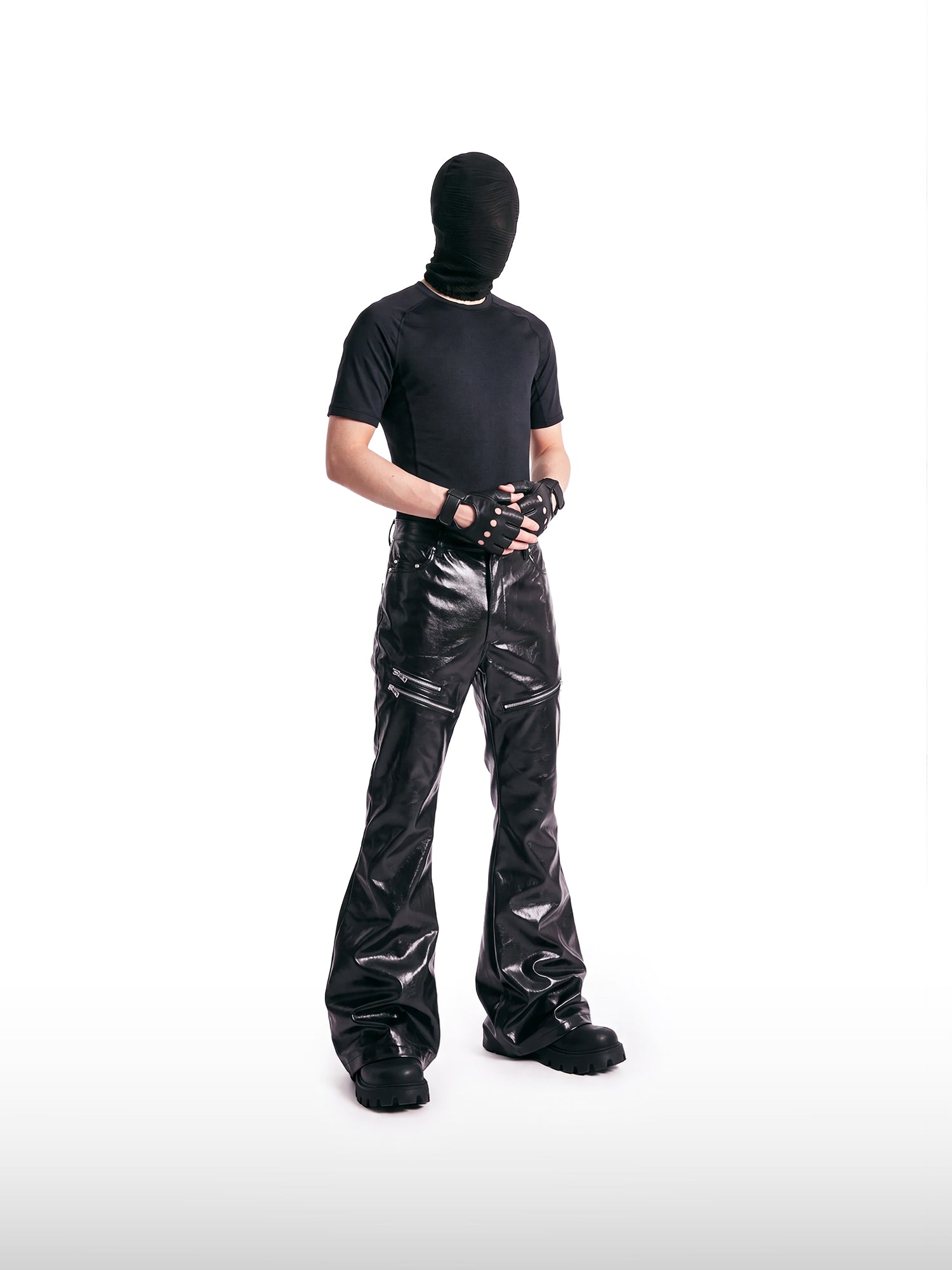 Flüssige schwarze Schlagjeans