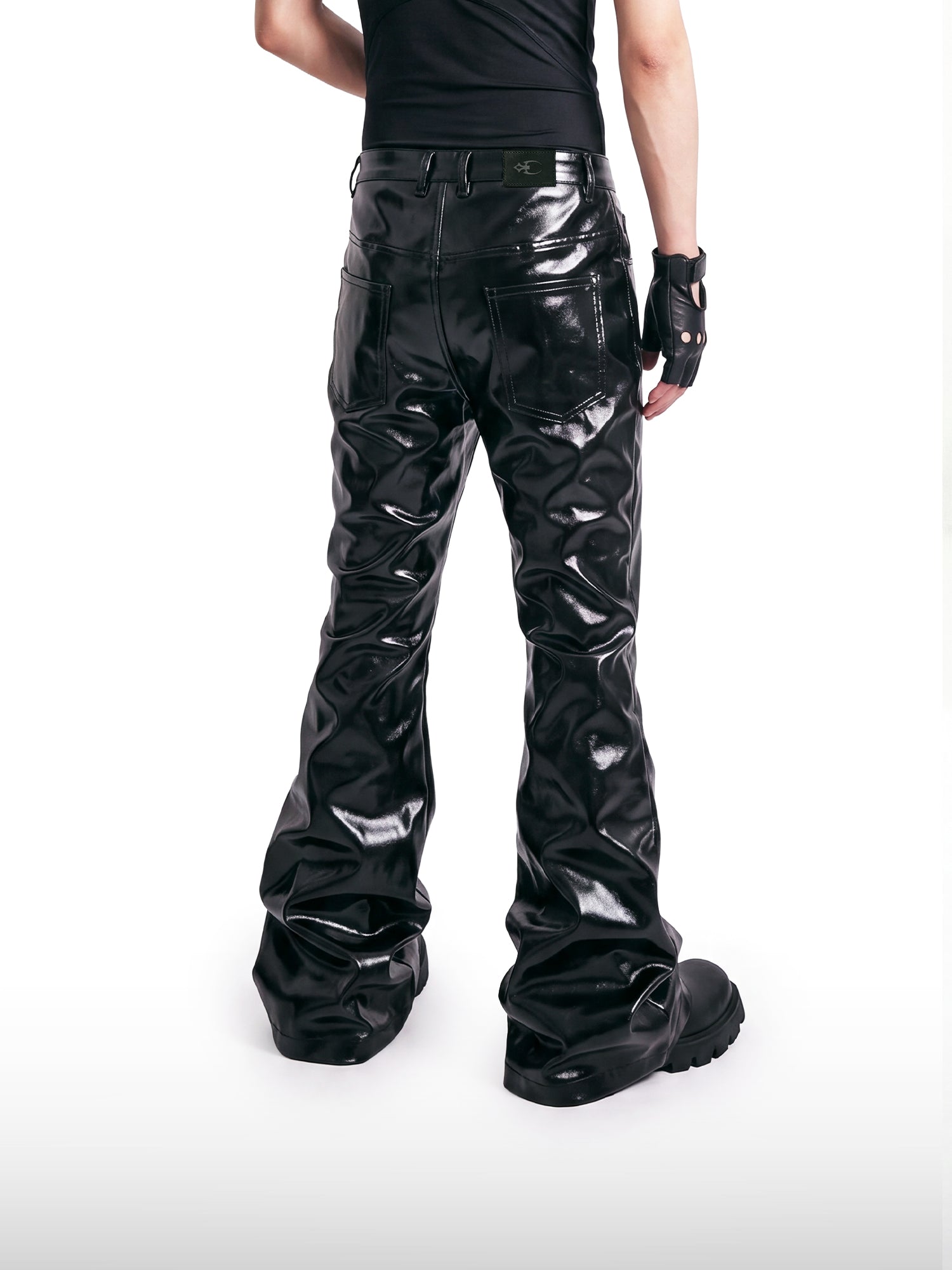 Flüssige schwarze Schlagjeans