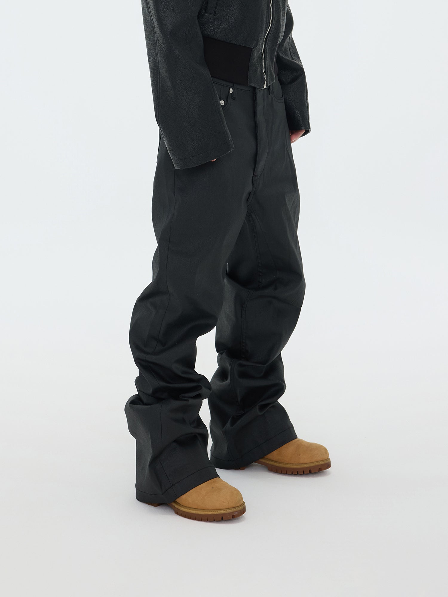 Matte schwarze Hose mit weitem Bein