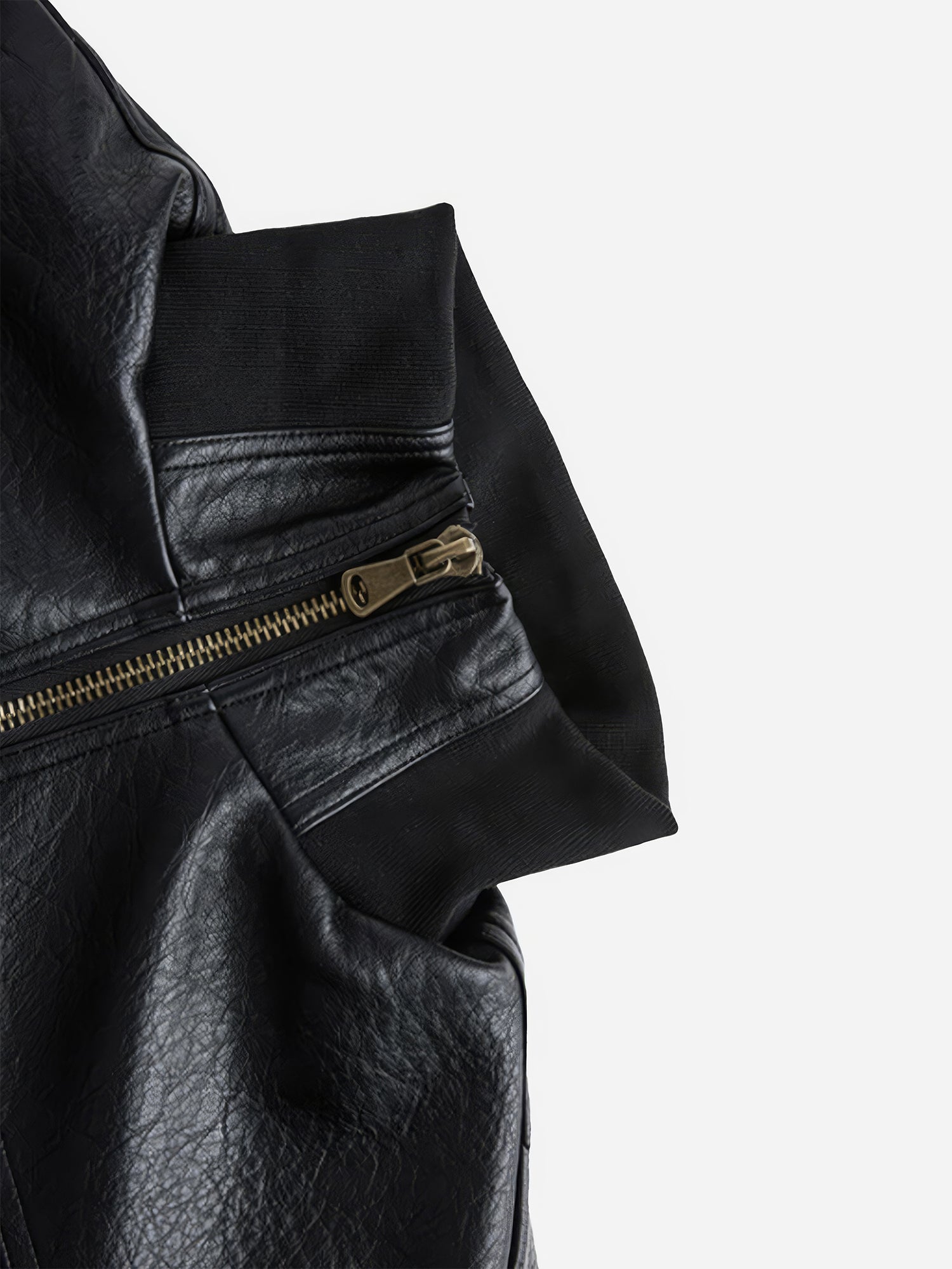 Bomberjacke aus knitterfreiem Leder im Motorradstil