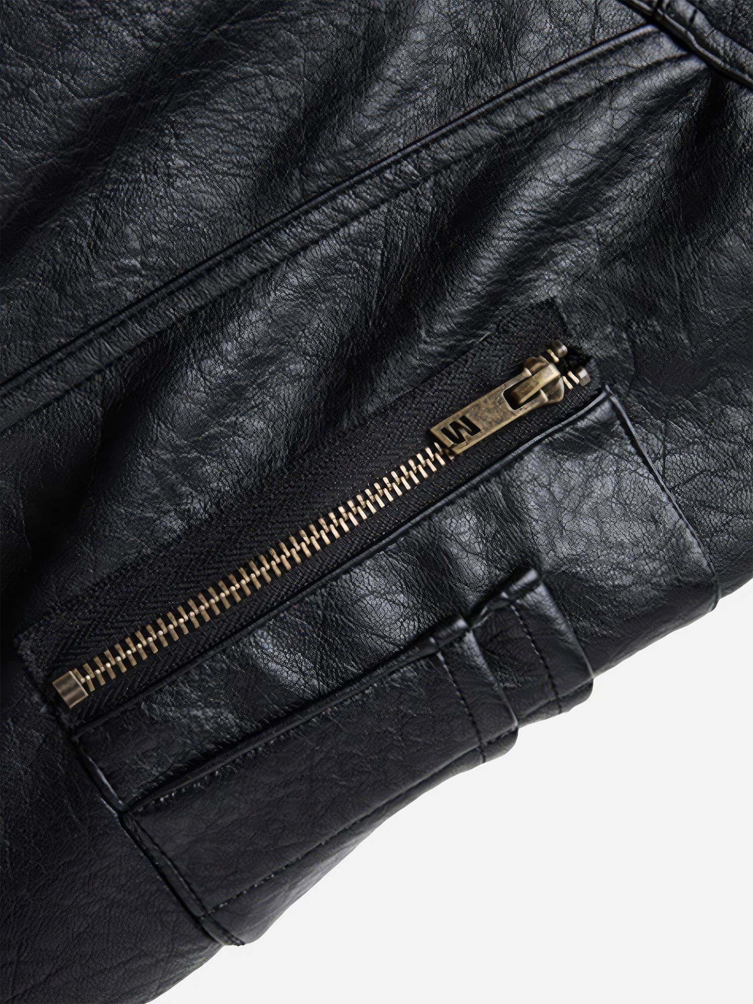 Bomberjacke aus knitterfreiem Leder im Motorradstil