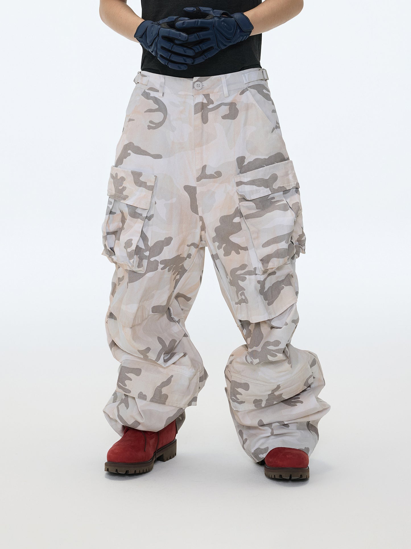 Sandfarbene Camouflage-Cargohose