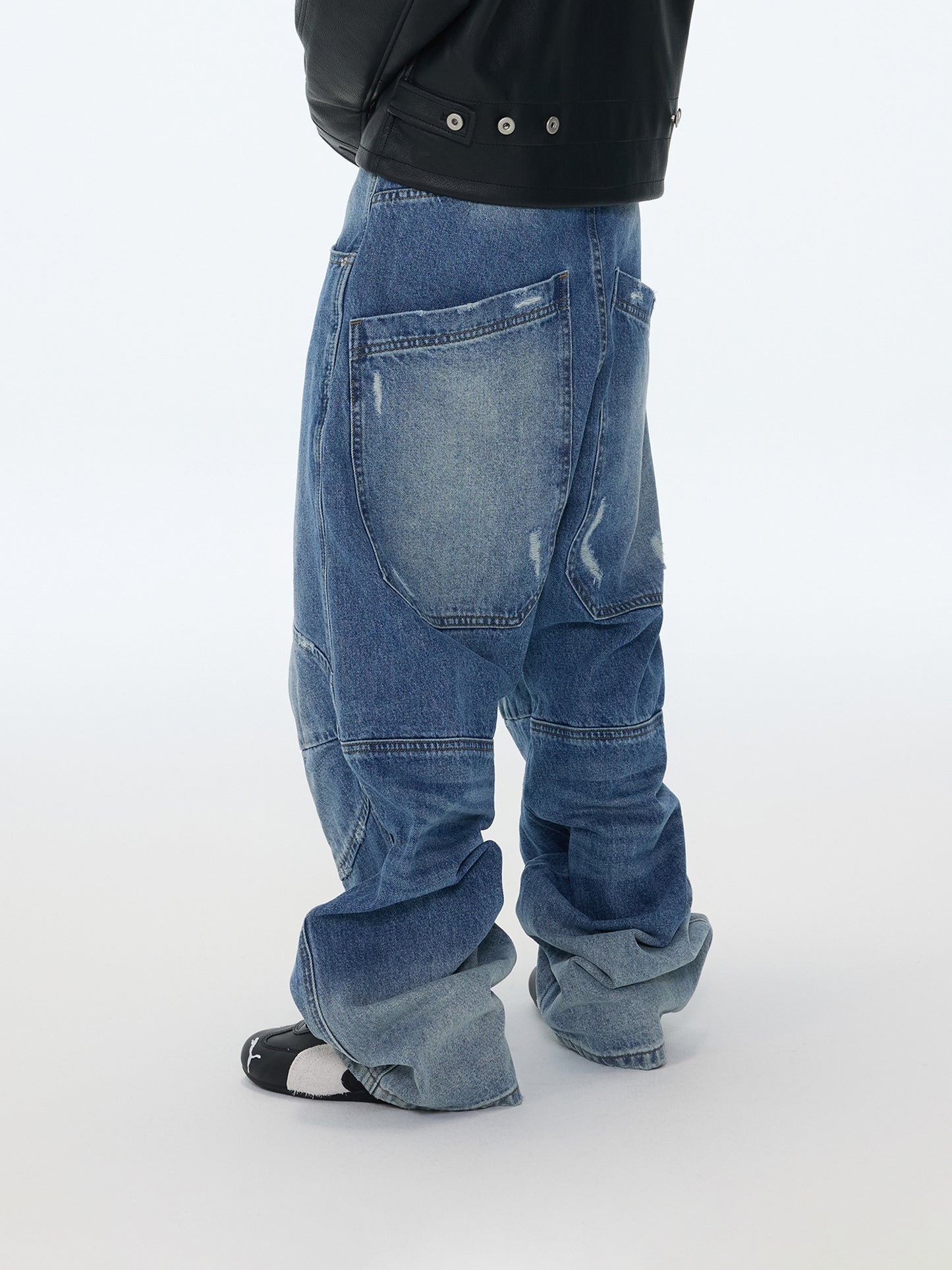 Blaue Baggy-Jeans