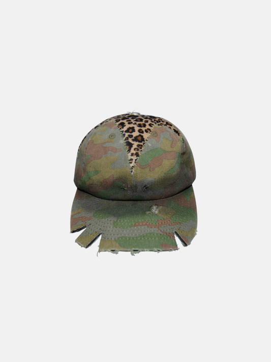 Kappe mit Camouflage-Leoparden-Besatz