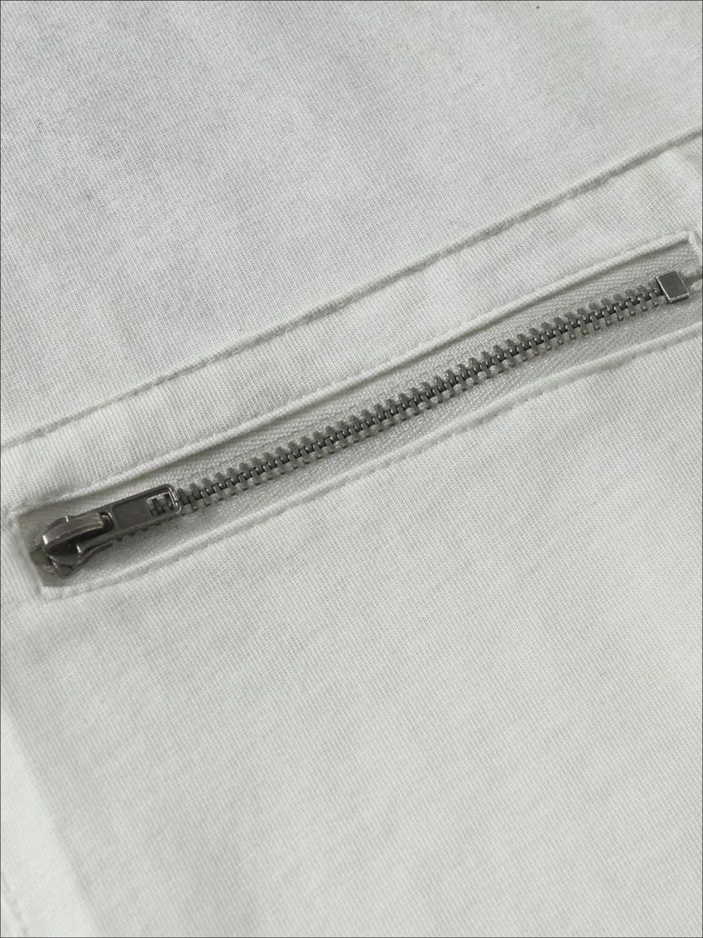 T-Shirt mit dystopischem Detail