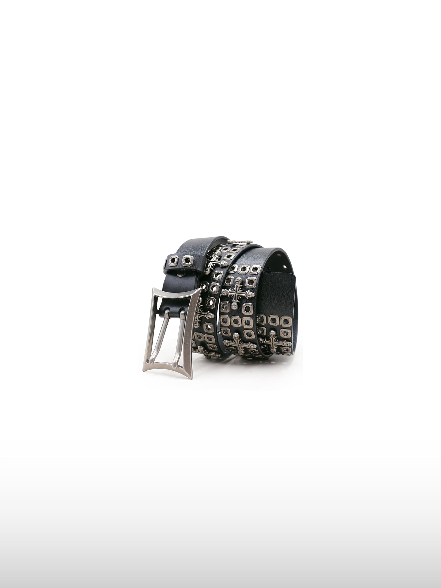 Nietenbesetzter Totenkopf-Gürtel