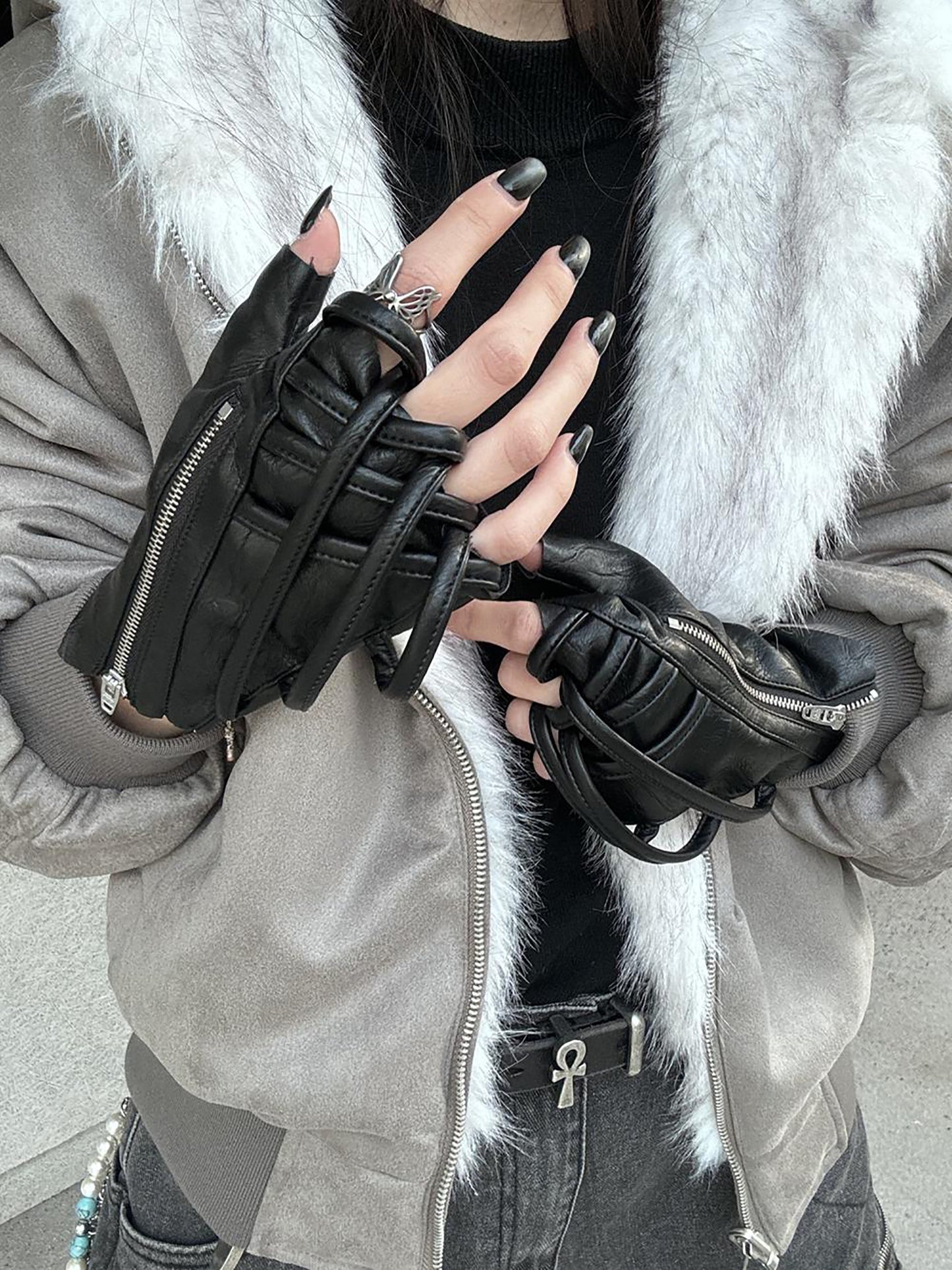 Handschuhe mit Phantomriemen