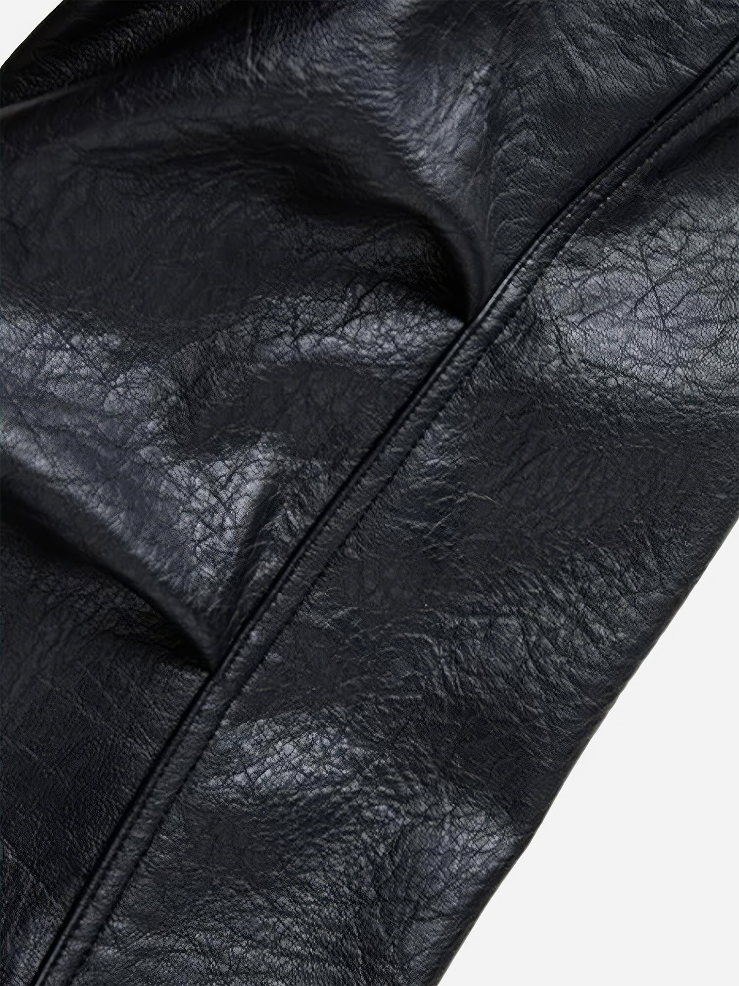 Bomberjacke aus knitterfreiem Leder im Motorradstil