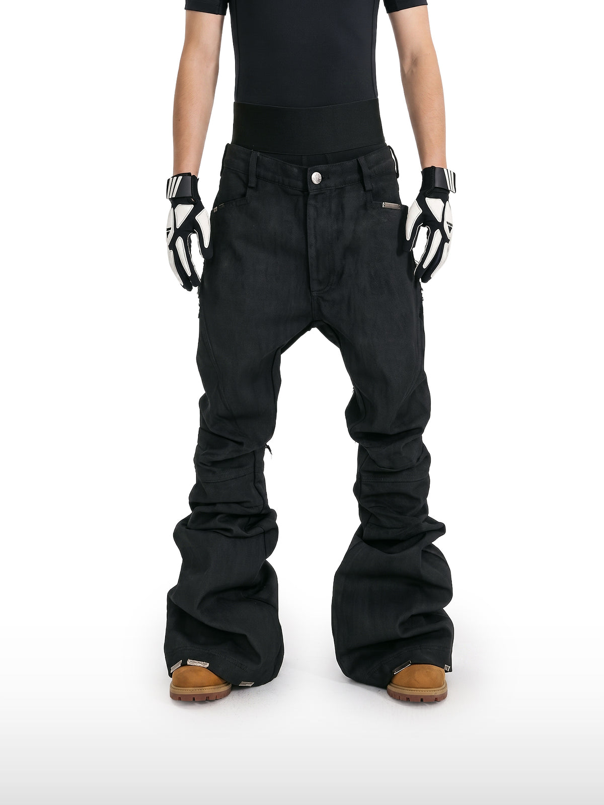 Nachtzwarte jeans met uitlopende pijpen
