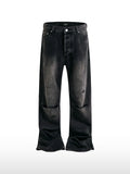 Zerrissene schwarze Schlagjeans