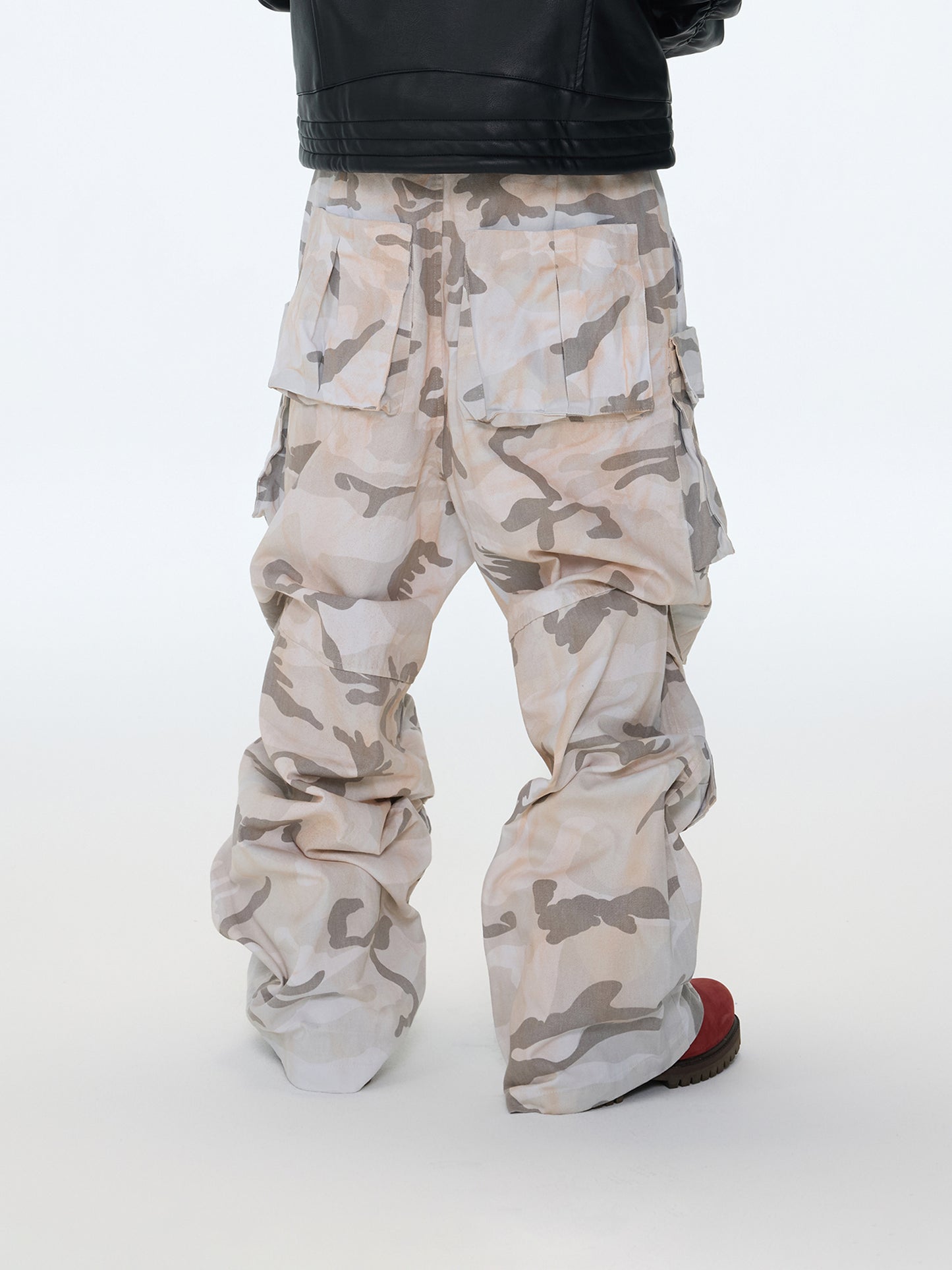Sandfarbene Camouflage-Cargohose