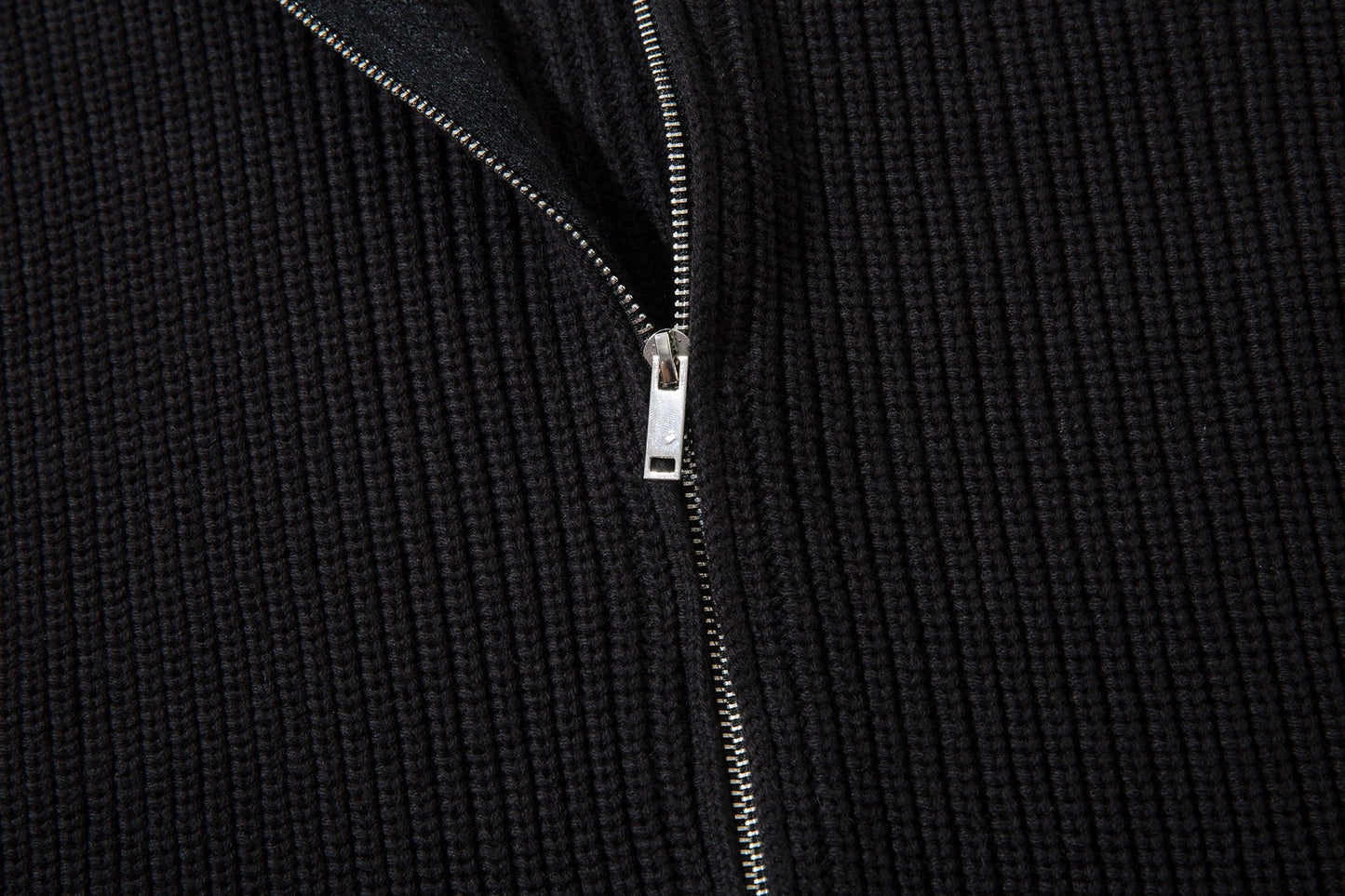 Pullover mit Schattenriss