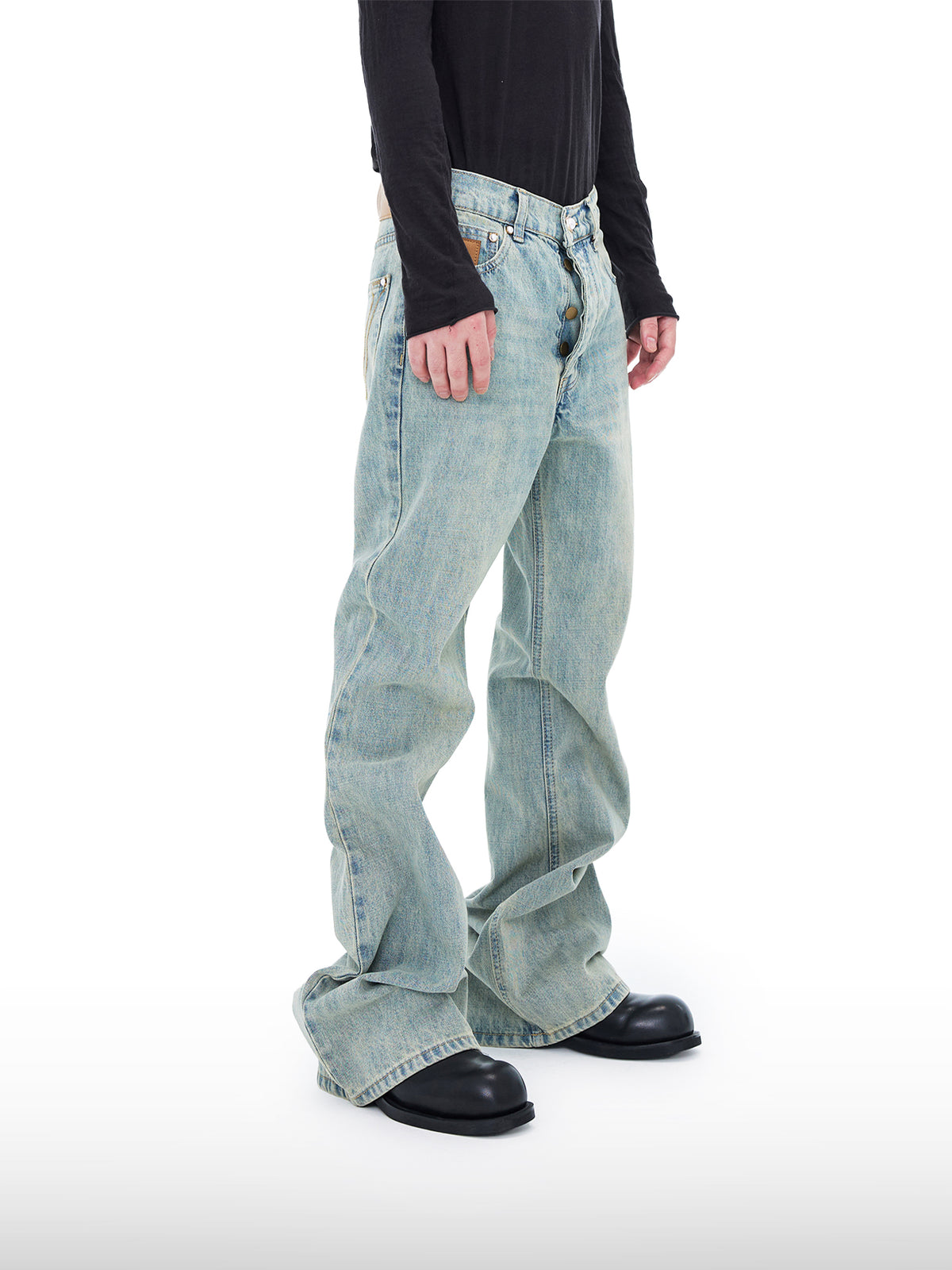Gestapelte weite Jeans